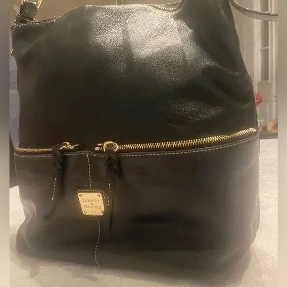 - Dooney & Bourke Large Dillen Bag -GUC - Picture 4 of 16